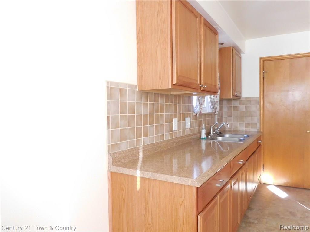 3914 West Thirteen Mile Road Royal Oak, MI 48073 - Photo 7 of 22