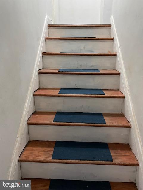 2745 Round Road Baltimore, MD 21225 - Photo 11 of 28 Upstairs