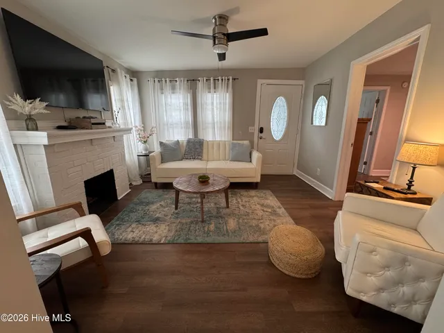 $2,000 | 217 North 11th Street, Wilmington, NC 28401