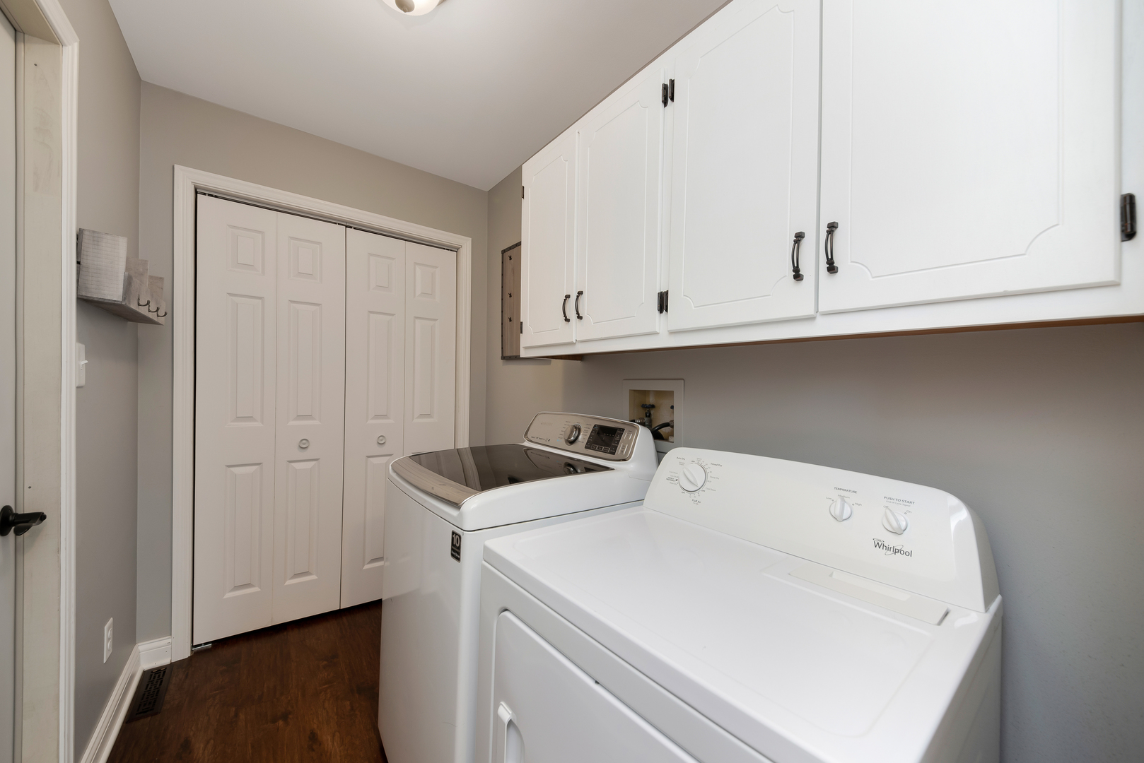 200 Beechwood Drive Minooka, IL 60447 - Photo 14 of 26 a utility room with dryer and washer