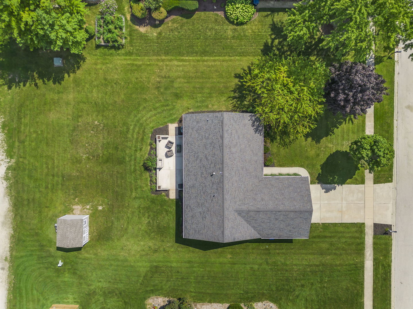 200 Beechwood Drive Minooka, IL 60447 - Photo 22 of 26 a view of a house with pool