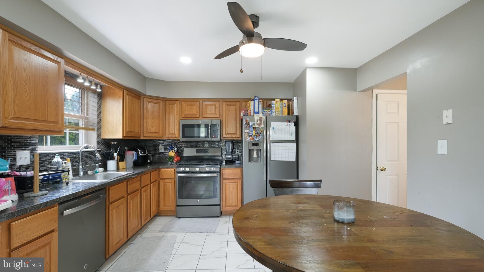 915 Greenhill Road Sharon Hill, PA 19079 - Photo 4 of 18 Gallery Image 4