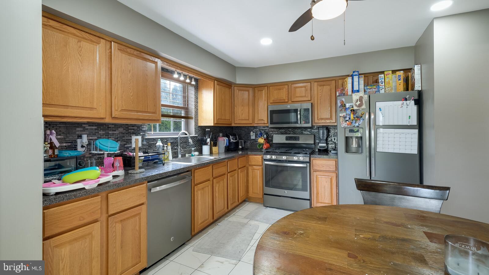 915 Greenhill Road Sharon Hill, PA 19079 - Photo 5 of 18 Gallery Image 5