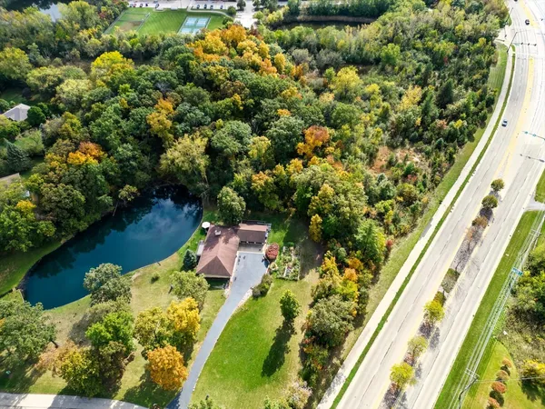 $299,900 | 21041-51 North Quentin Road, Barrington, IL 60010