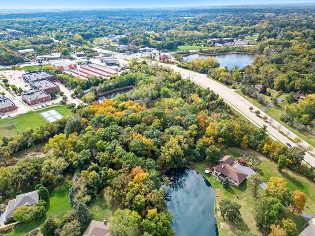 $299,900 | 21041-51 North Quentin Road, Lake Zurich, IL 60047