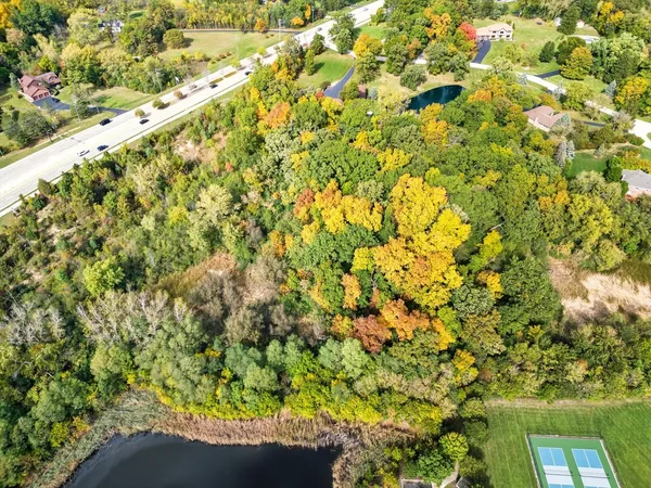 $299,900 | 21041-51 North Quentin Road, Barrington, IL 60010