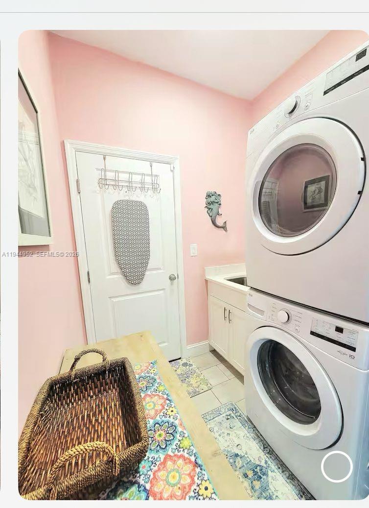 562 Flamingo Road Venice, FL 34293 - Photo 12 of 15 a room with a washer and dryer