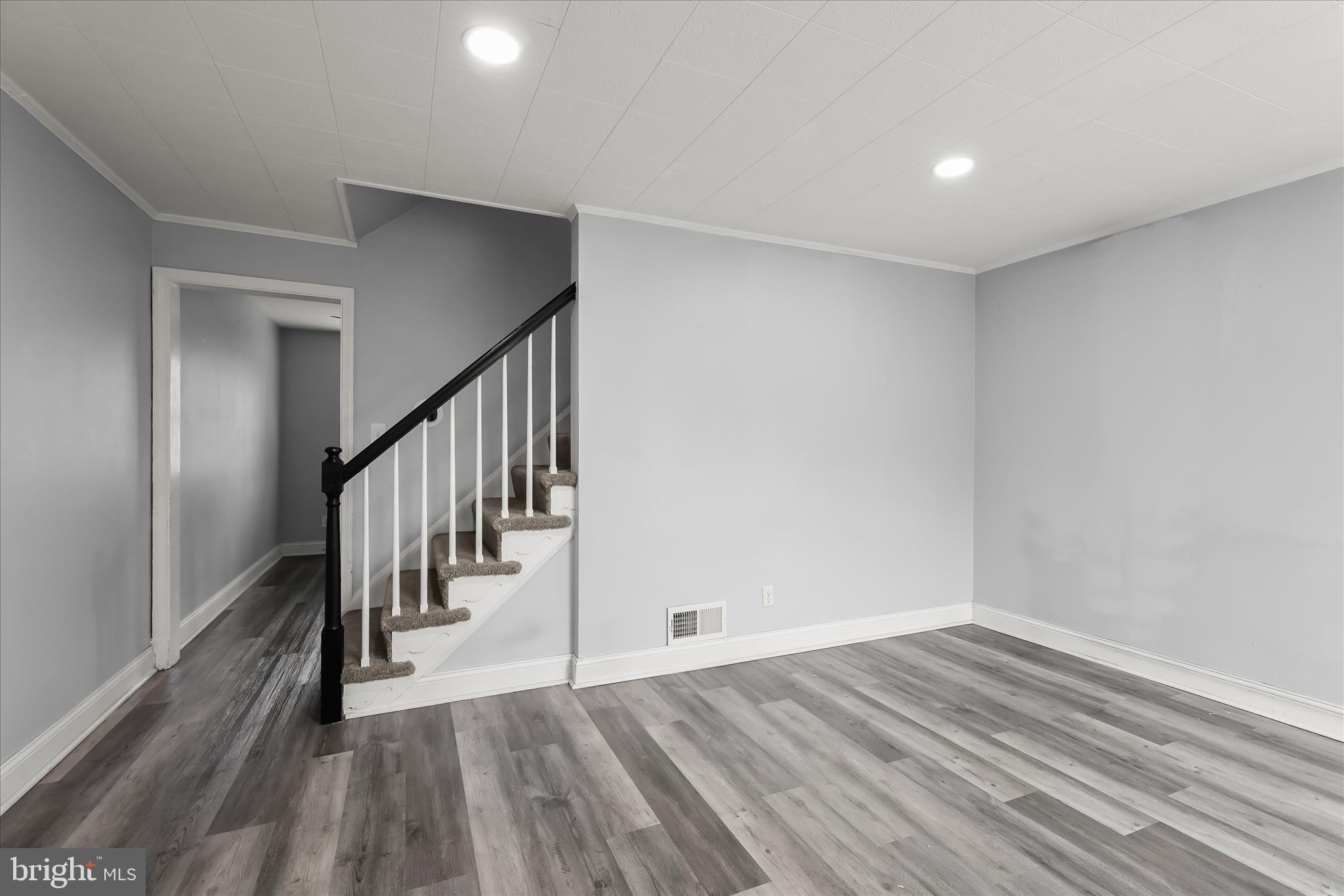 4352 Eldone Road Baltimore, MD 21229 - Photo 6 of 27 Living Room