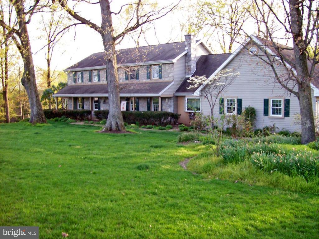 306 Farm Del Circle Lititz, PA 17543 - Photo 2 of 11
