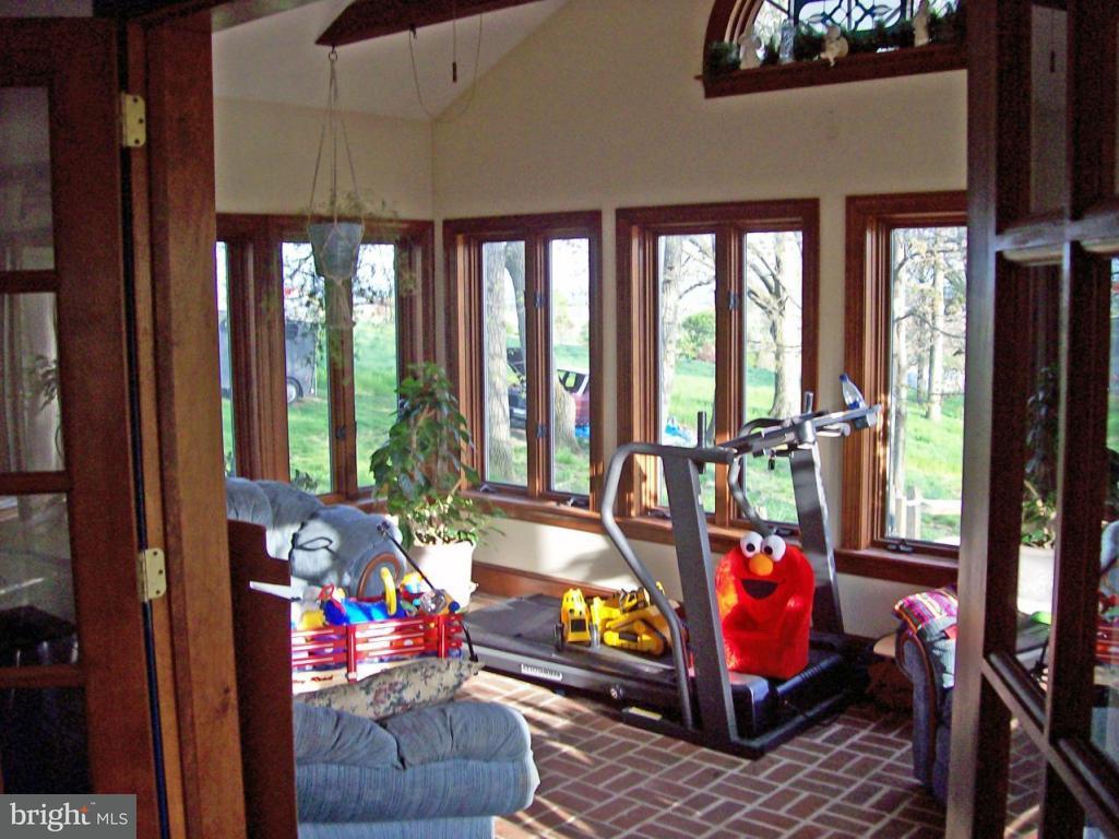 306 Farm Del Circle Lititz, PA 17543 - Photo 7 of 11