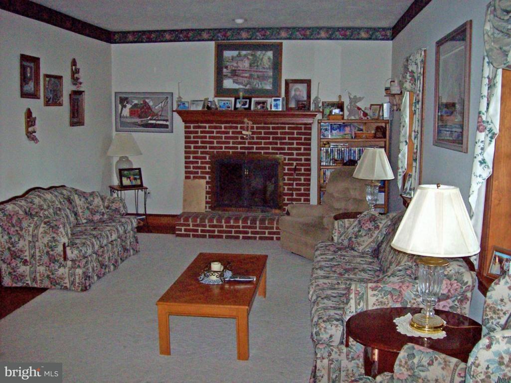 306 Farm Del Circle Lititz, PA 17543 - Photo 9 of 11