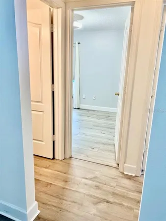 en empty room with wooden floor