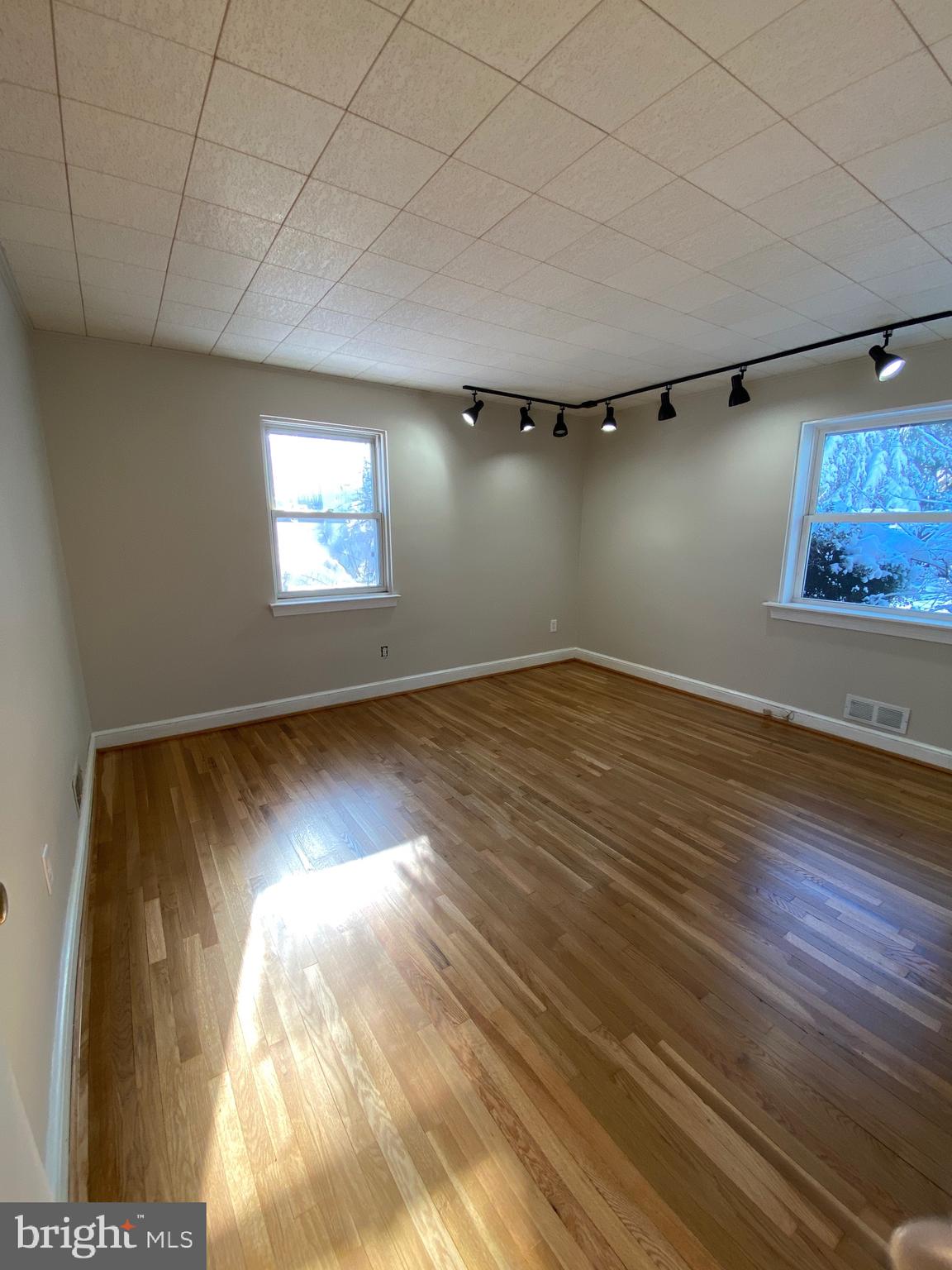 9414 Wire Avenue Silver Spring, MD 20901 - Photo 16 of 23 Bedroom (side)