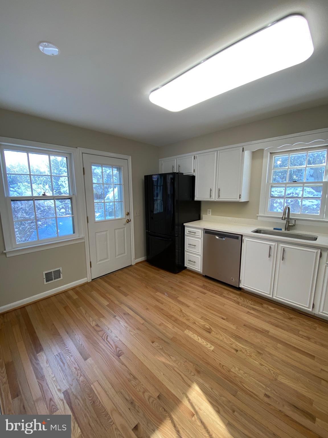 9414 Wire Avenue Silver Spring, MD 20901 - Photo 4 of 23 Kitchen