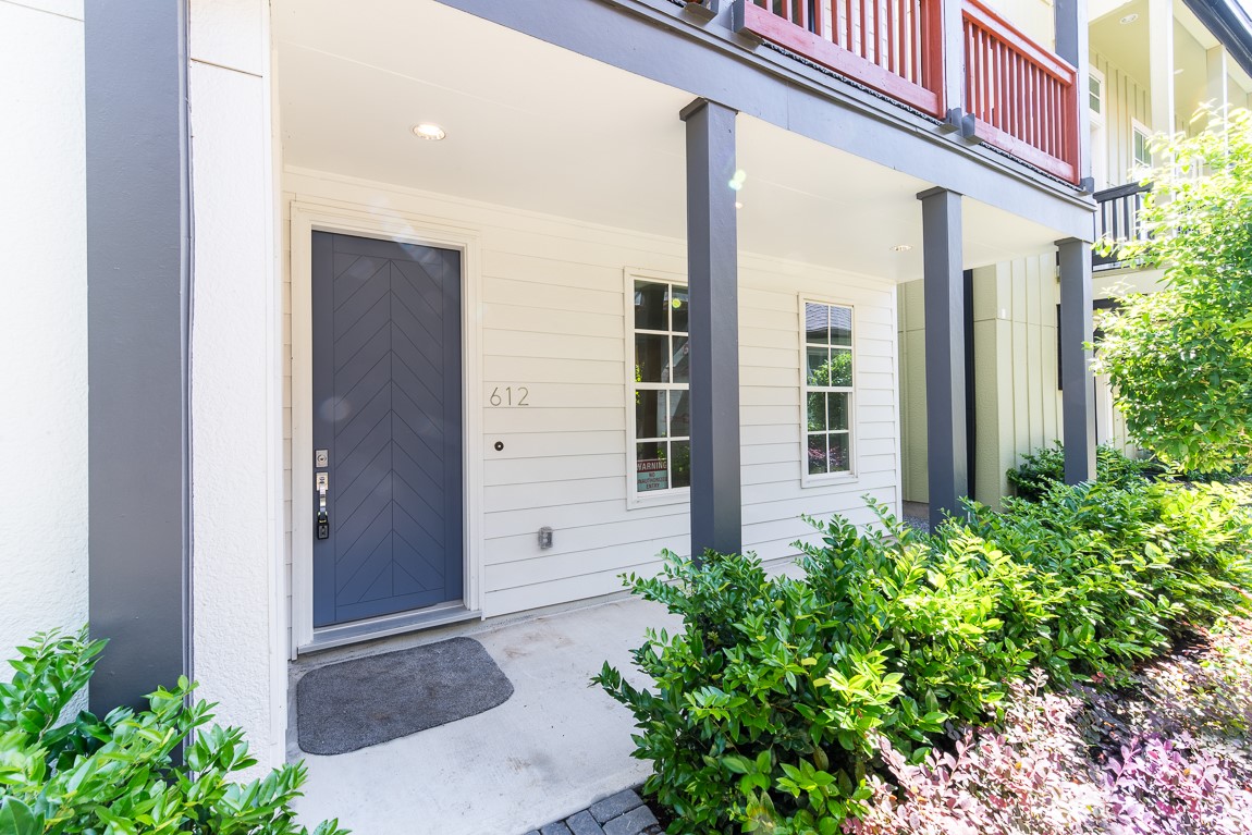 612 Delmar Street Houston, TX 77023 - Photo 11 of 19 Wonderful front porch area perfect for comfy chairs or rockers.