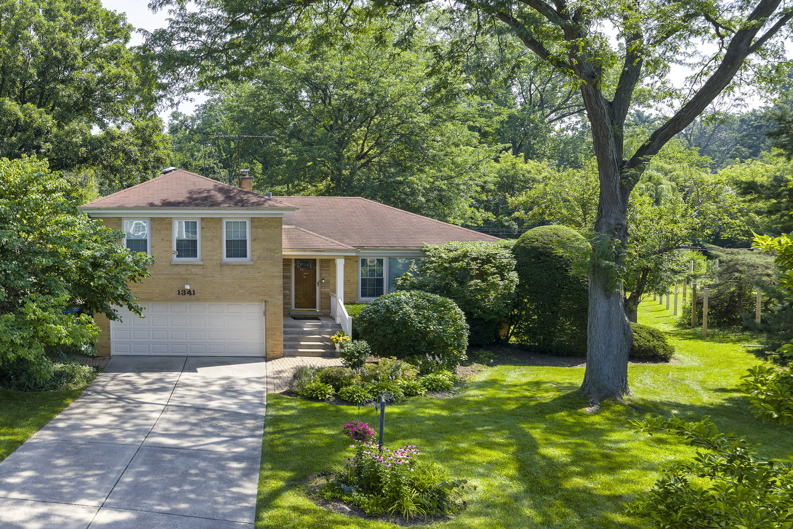 1341 Carlisle Place Deerfield, IL 60015 - Photo 1 of 20