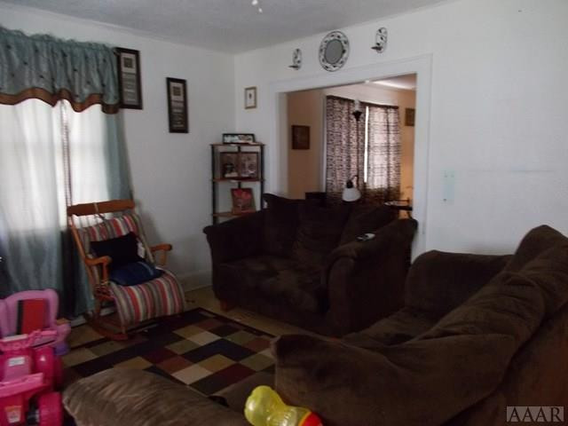808 Cabarrus Street Edenton, NC 27932 - Photo 3 of 15 Living room