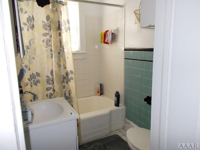 808 Cabarrus Street Edenton, NC 27932 - Photo 7 of 15 Bathroom