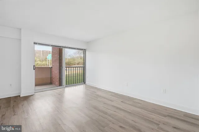 $284,888 | 1300 Army Navy Drive, Unit 124, Arlington, VA 22202