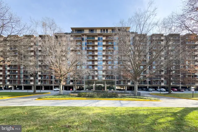 $284,888 | 1300 Army Navy Drive, Unit 124, Arlington, VA 22202