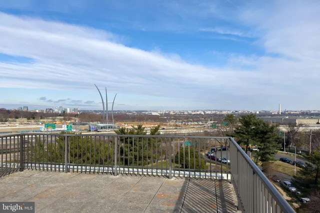 $284,888 | 1300 Army Navy Drive, Unit 124, Arlington, VA 22202