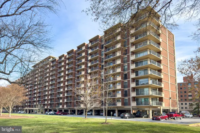 $284,888 | 1300 Army Navy Drive, Unit 124, Arlington, VA 22202