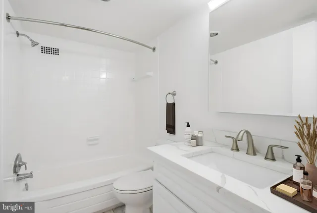 $284,888 | 1300 Army Navy Drive, Unit 124, Arlington, VA 22202