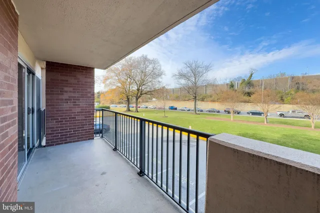 $284,888 | 1300 Army Navy Drive, Unit 124, Arlington, VA 22202