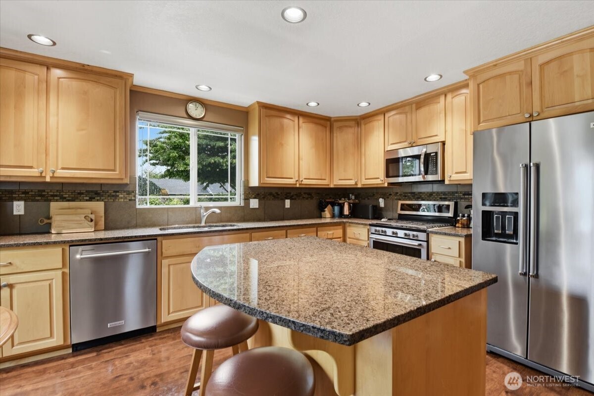 1123 Southwest Kalama Loop Oak Harbor, WA 98277 - Photo 8 of 34