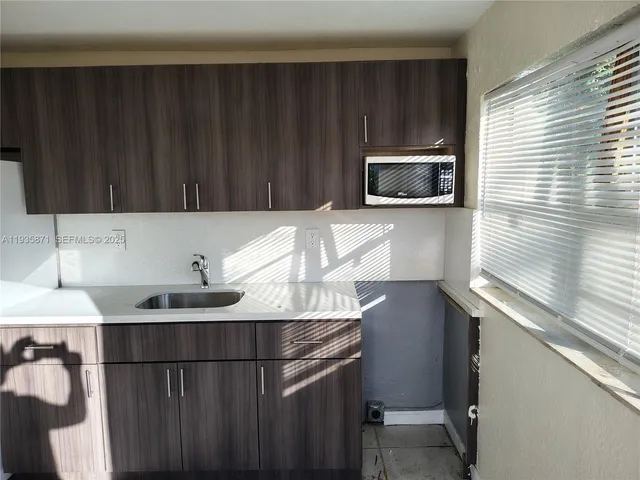 $1,300 | 1200 Northeast 110th Street, Unit 4, Miami, FL 33161