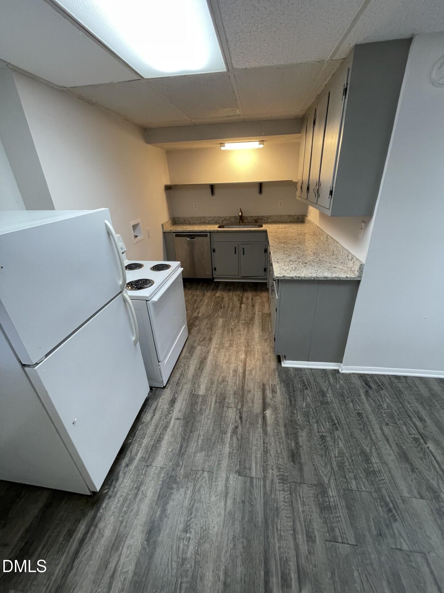 901 Marilyn Drive Raleigh, NC 27607 - Photo 3 of 12 410dc331-b4e7-4a24-a2d2-ae3bbc26cb34
