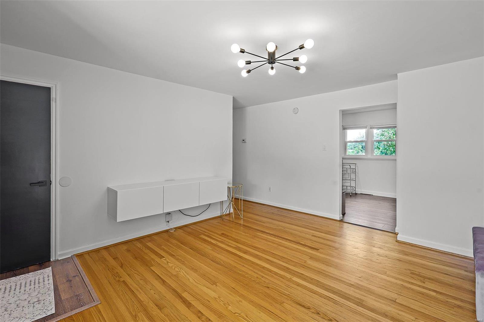 11004 Mueller Road St. Louis, MO 63123 - Photo 3 of 22 Gallery Image 3