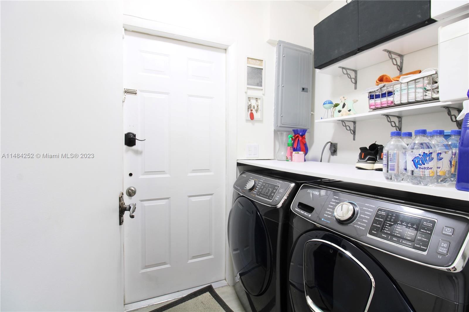 1085 West 23rd Street Hialeah, FL 33010 - Photo 16 of 32 a utility room with dryer and washer