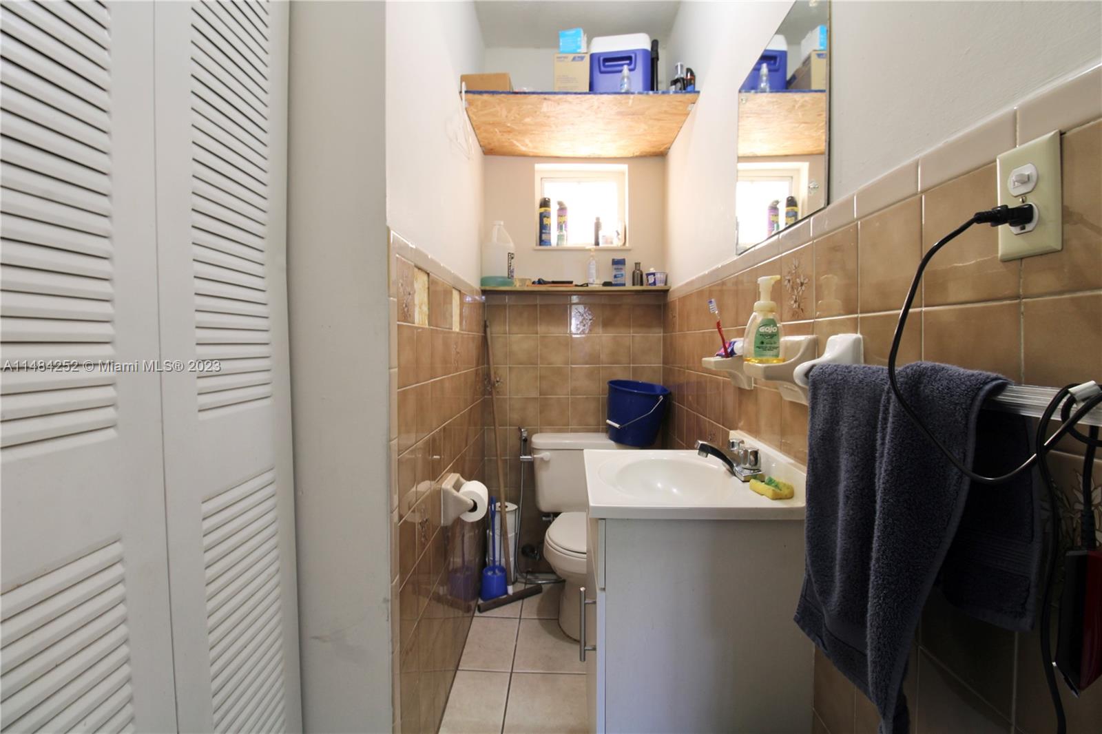 1085 West 23rd Street Hialeah, FL 33010 - Photo 21 of 32 a bathroom with a sink and mirror
