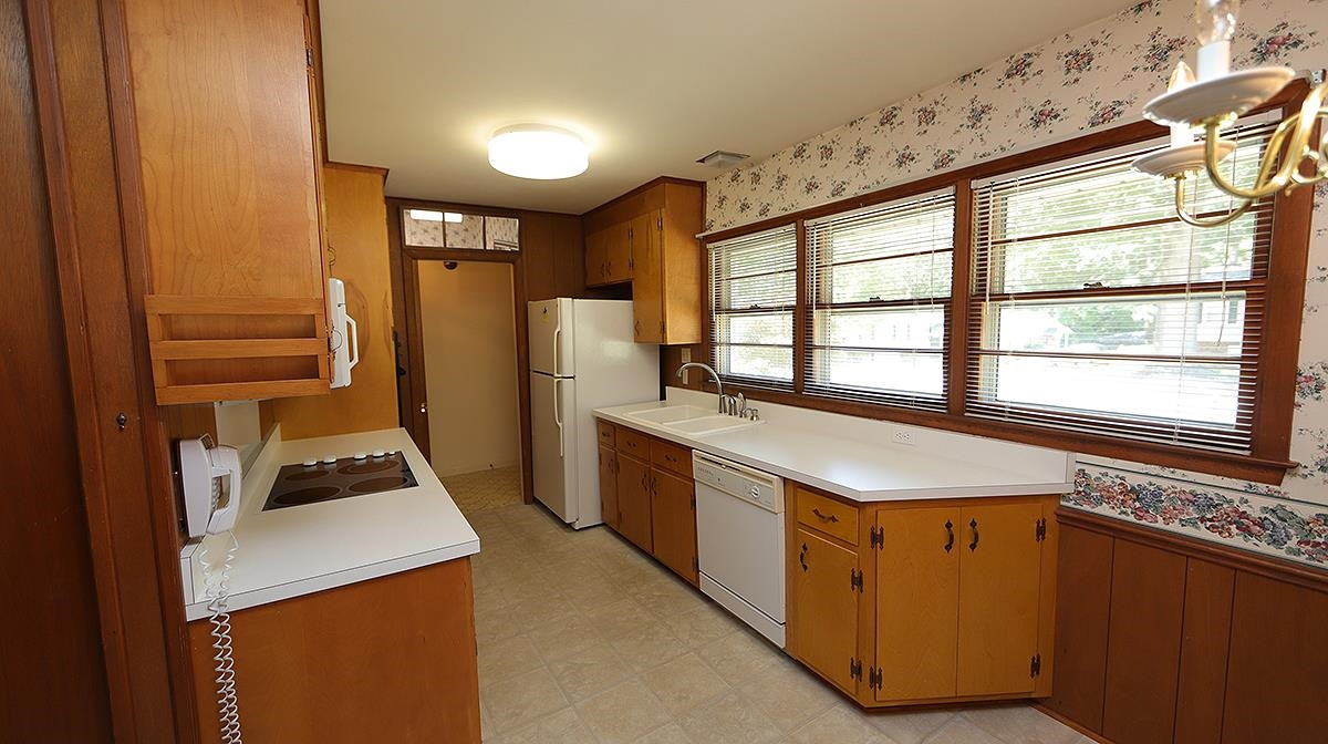 3440 Allendale Drive Raleigh, NC 27604 - Photo 3 of 23 Sunny eat in kitchen
