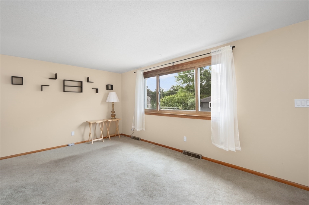 32 Arapahoe Road Bellingham, MA 02019 - Photo 5 of 32