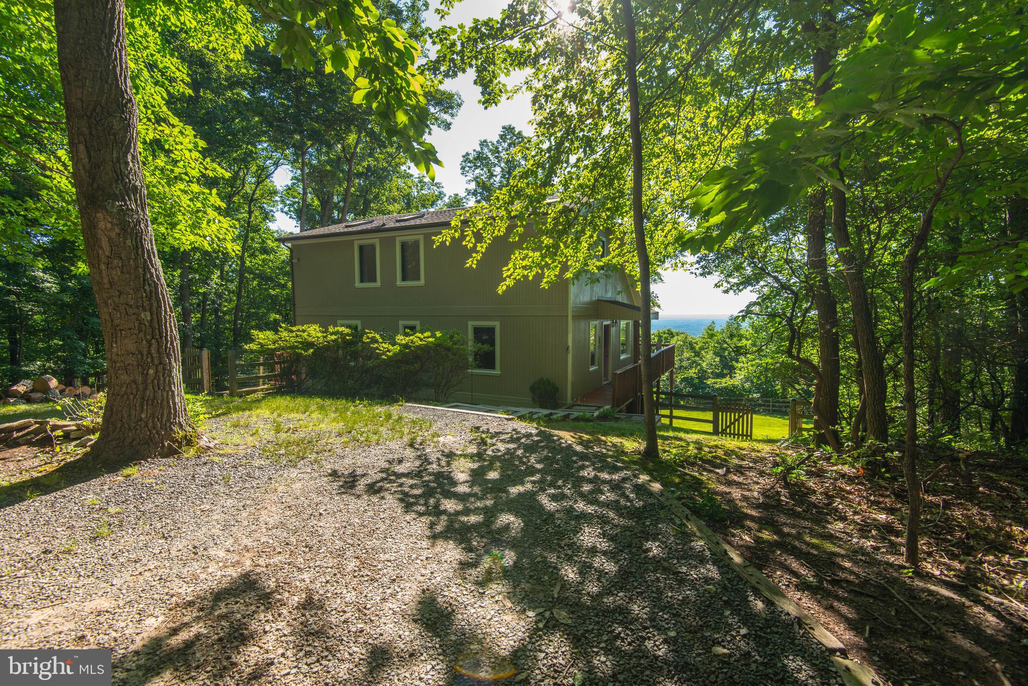 1619 Summit Drive Haymarket, VA 20169 - Photo 5 of 62 a backyard of a house with lots of green space