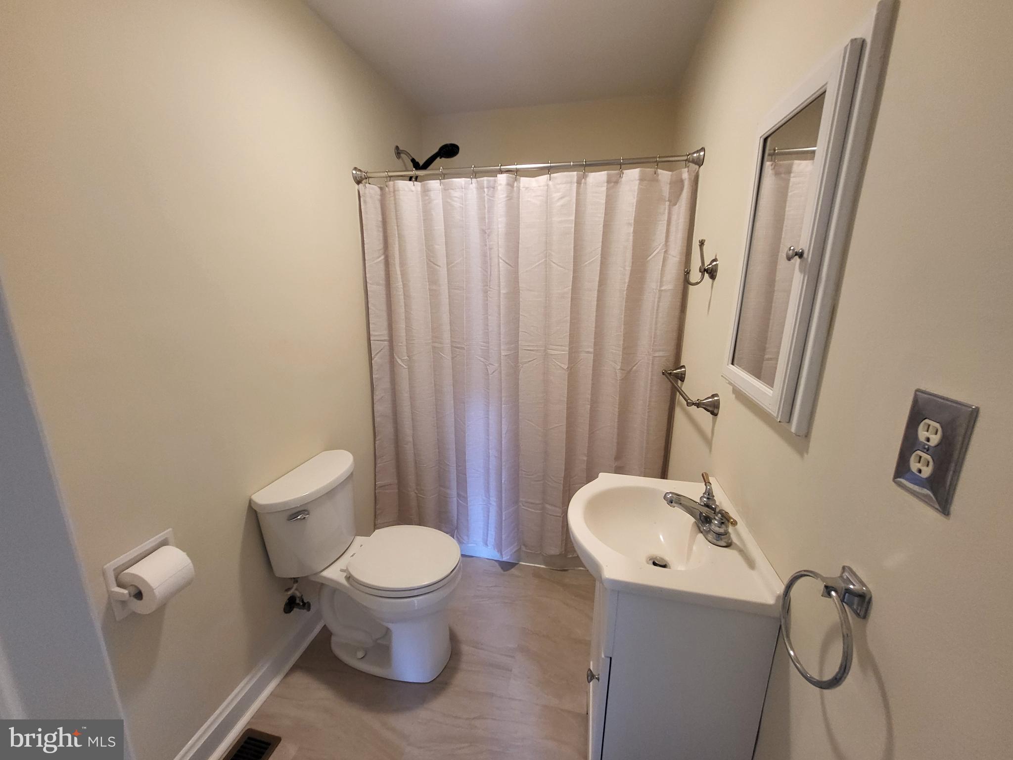 228 Warm Spring Road Chambersburg, PA 17202 - Photo 11 of 19 Bath