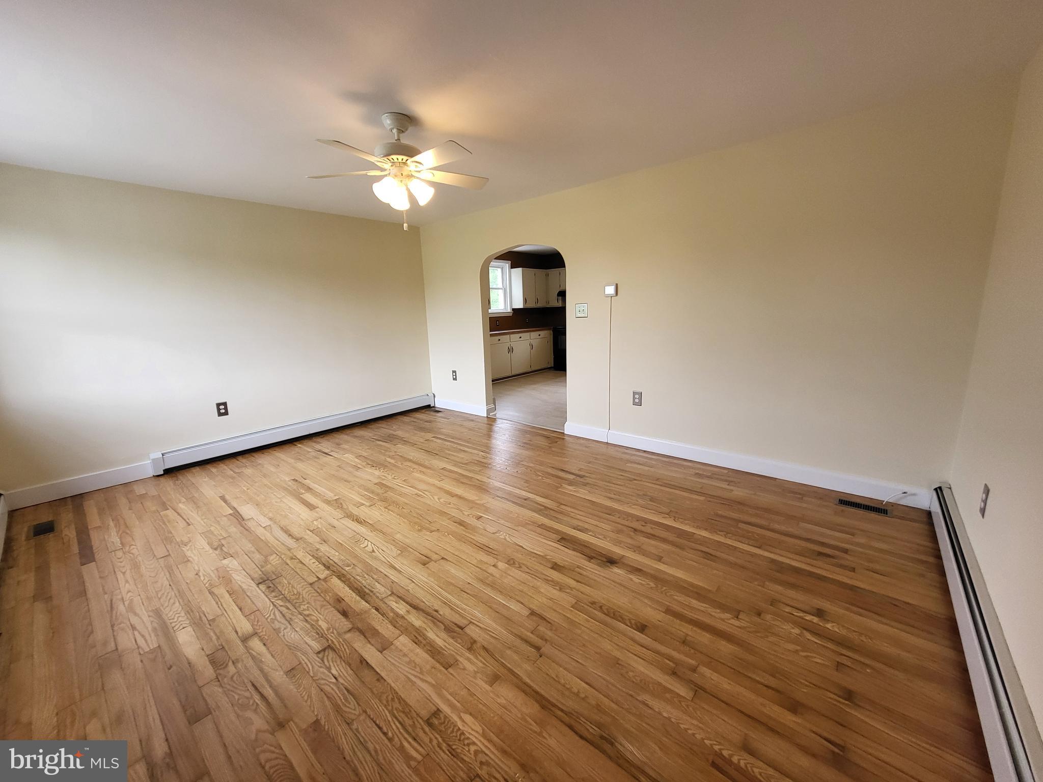 228 Warm Spring Road Chambersburg, PA 17202 - Photo 4 of 19 Living Rm