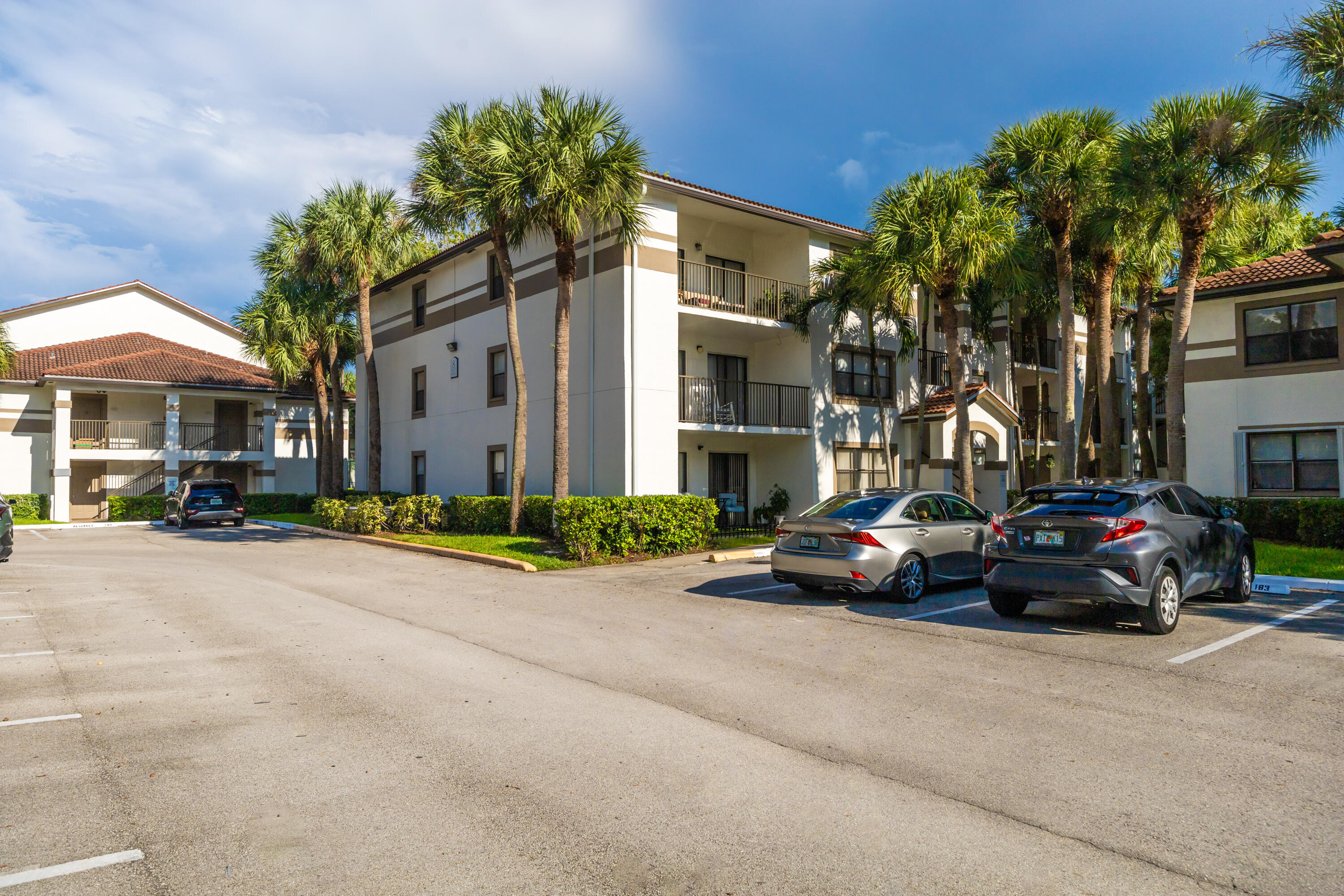 550 South Park Road, Unit 318 Hollywood, FL 33021 - Photo 18 of 27 a view of street with parked cars