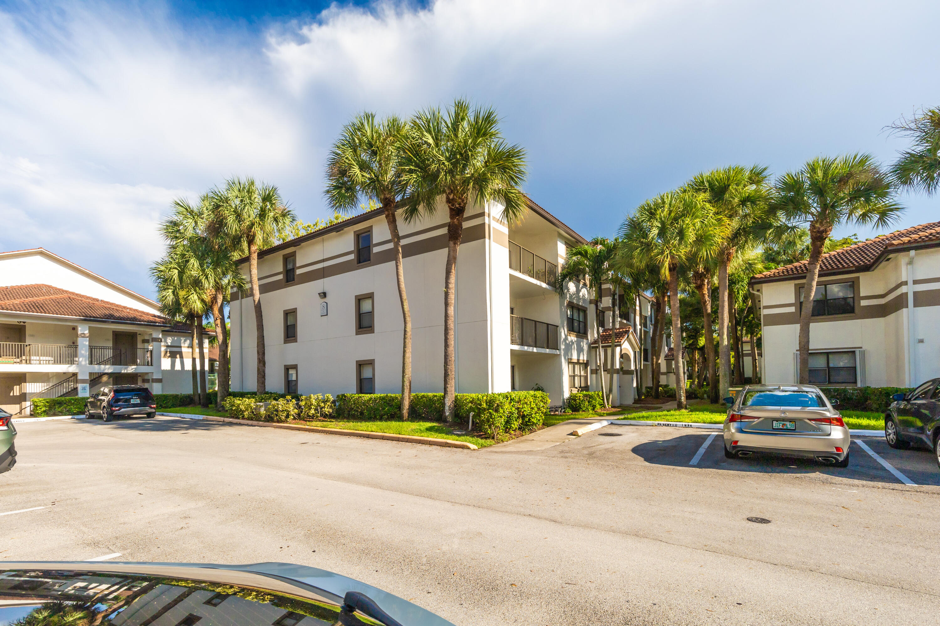 550 South Park Road, Unit 318 Hollywood, FL 33021 - Photo 19 of 27 a city street lined with buildings and trees