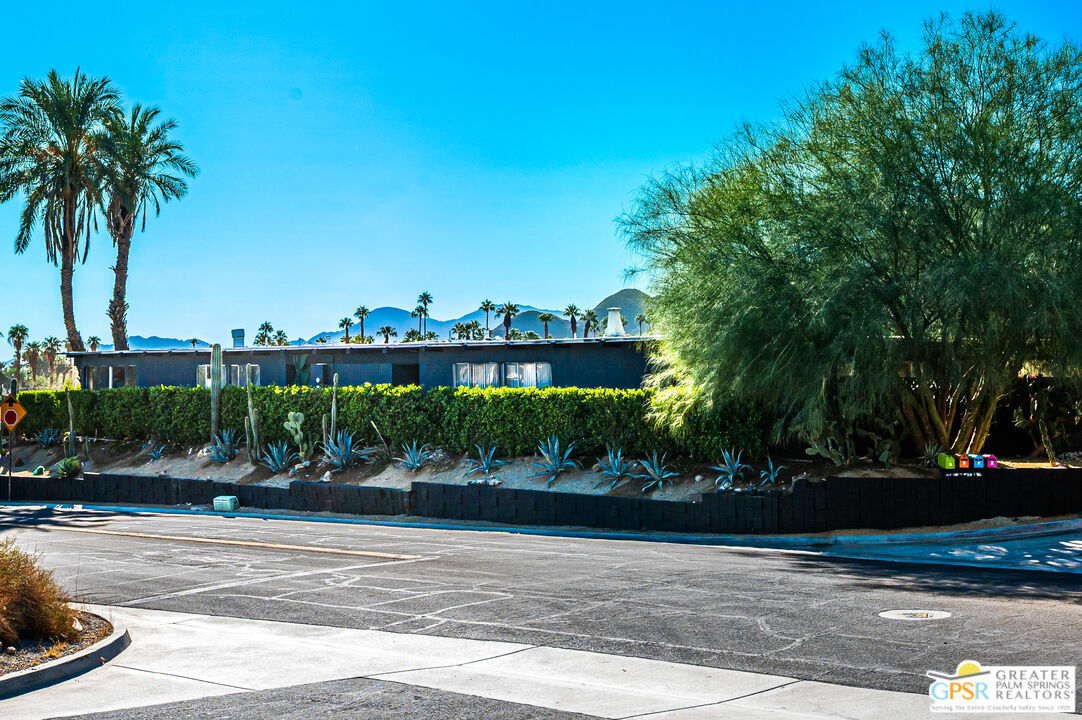 39910 Bird Lane Rancho Mirage, CA 92270 - Photo 45 of 45 a view of a garden