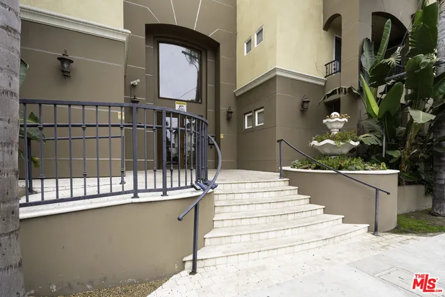 a view of entryway with a front door