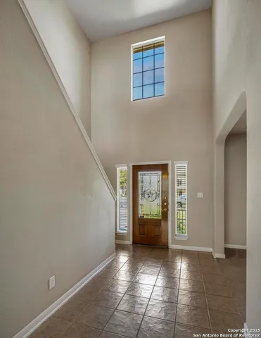 a view of livingroom with furniture