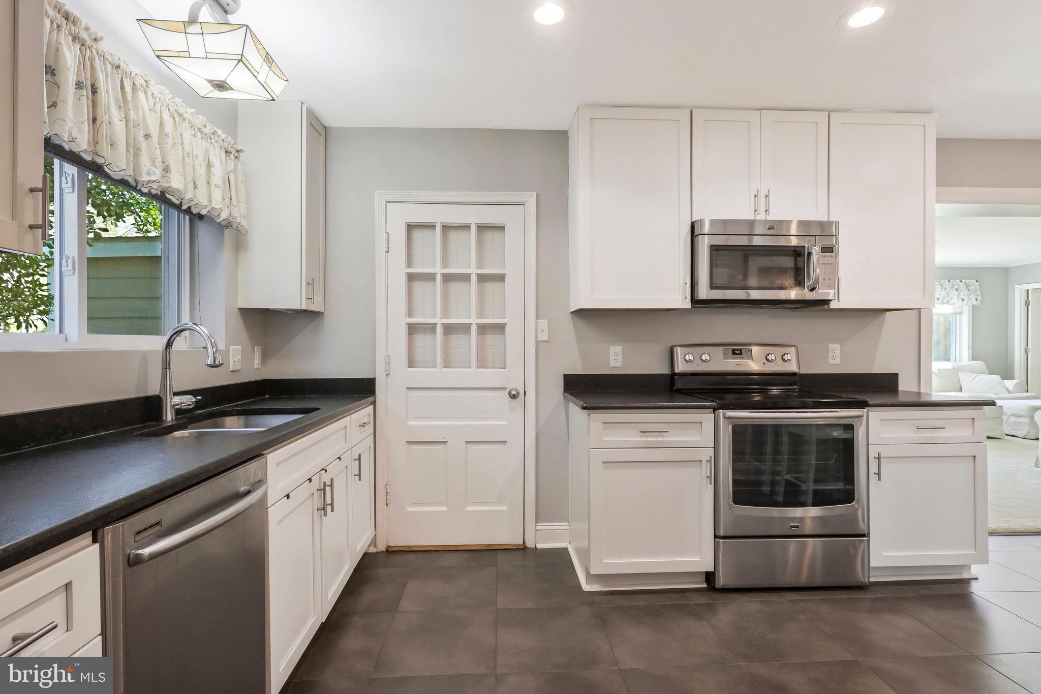 8001 Fort Hunt Road Alexandria, VA 22308 - Photo 12 of 46 Gallery Image 12