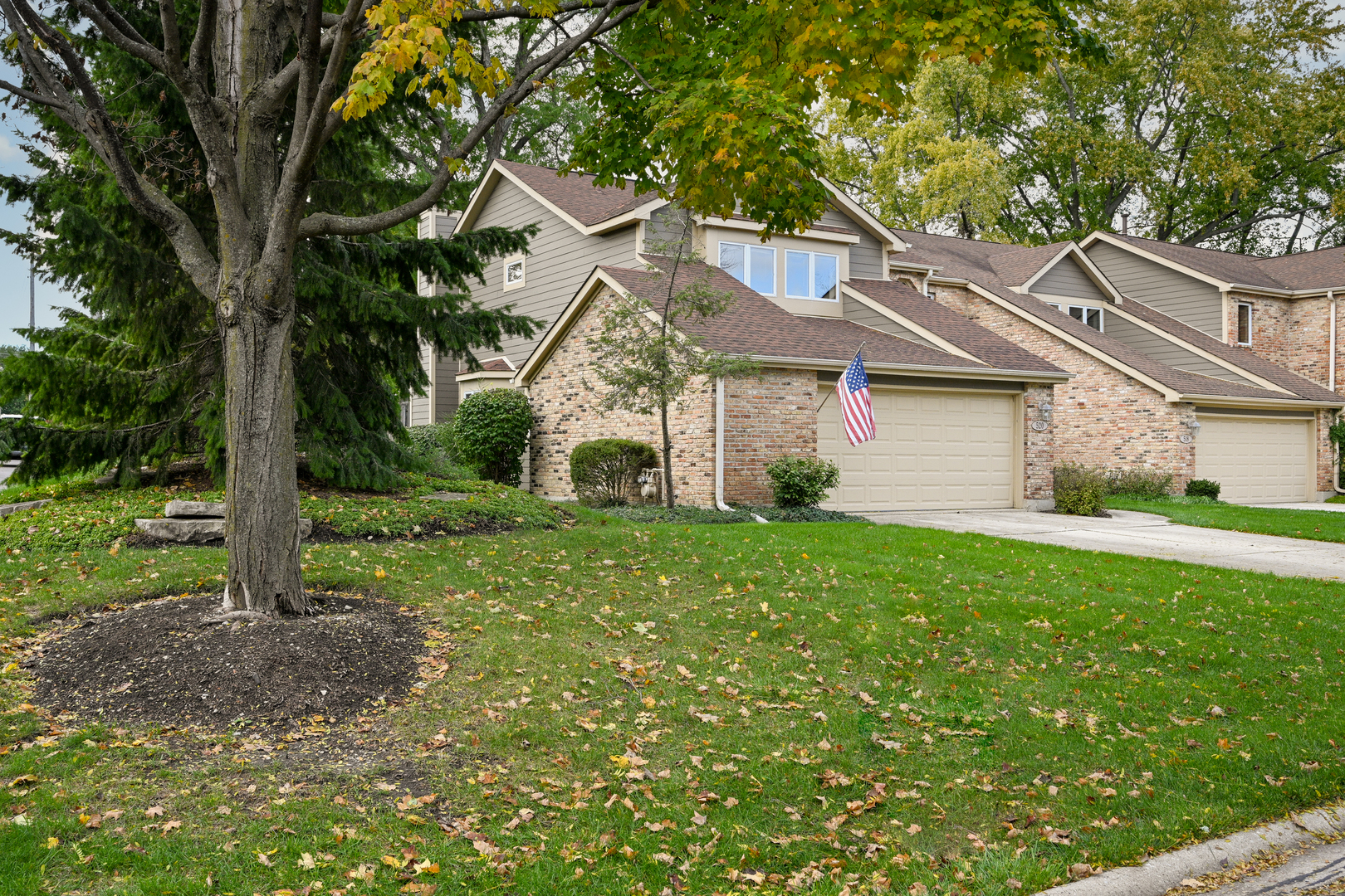 520 Renn Court Wheaton, IL 60187 - Photo 3 of 33 a front view of a house with garden