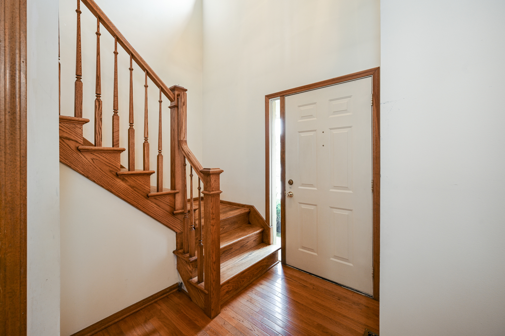 520 Renn Court Wheaton, IL 60187 - Photo 4 of 33 a view of entryway with wooden floor