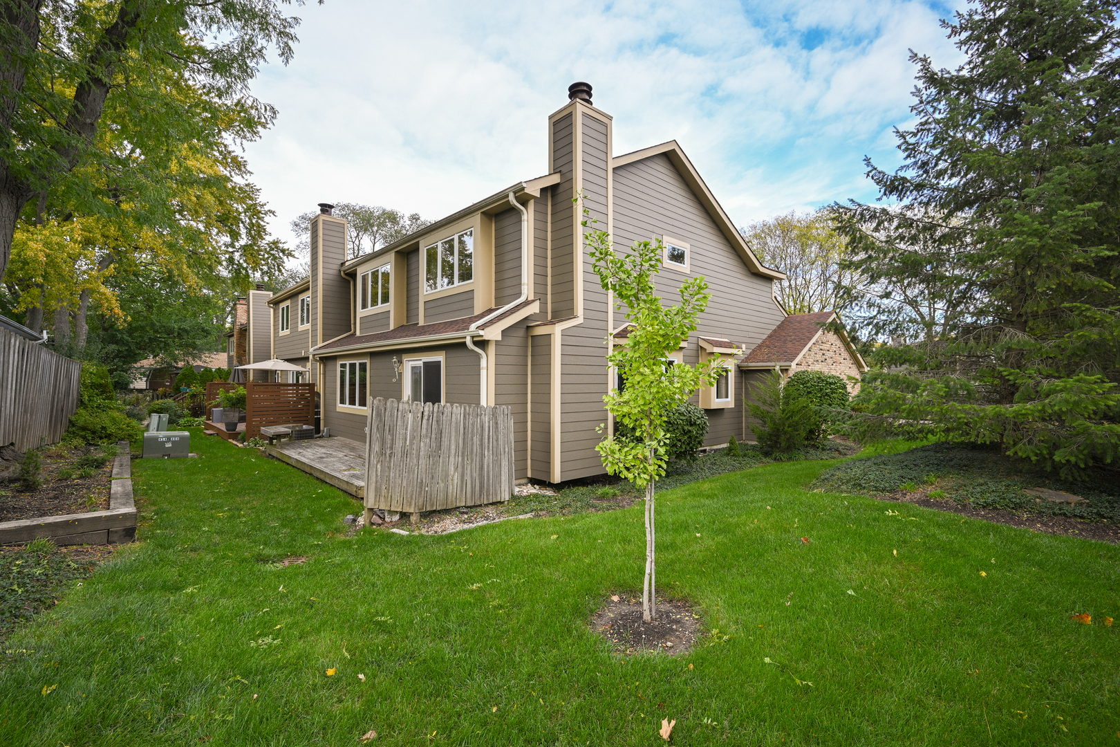 520 Renn Court Wheaton, IL 60187 - Photo 31 of 33 a front view of a house with a garden
