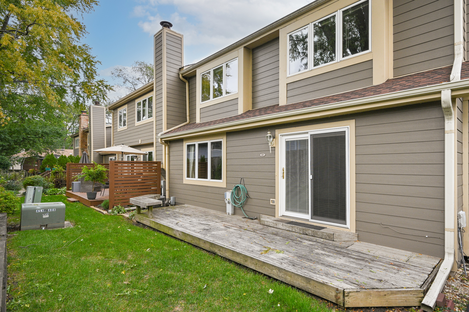 520 Renn Court Wheaton, IL 60187 - Photo 32 of 33 a backyard of a house with outdoor seating