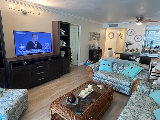 $139,900 | 4850 Northwest 29th Court, Unit 327, Lauderdale Lakes, FL 33313